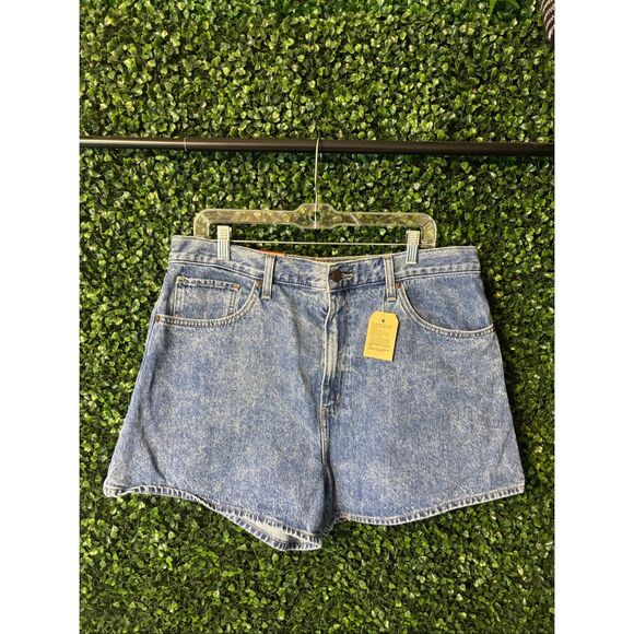 Levi’s NWT High Waisted Mom Shorts Sz 33 NWT - Picture 1 of 5